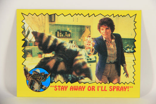 Gremlins 1984 Trading Card #39 Stay Away Or I'll Spray ENG Topps L021154