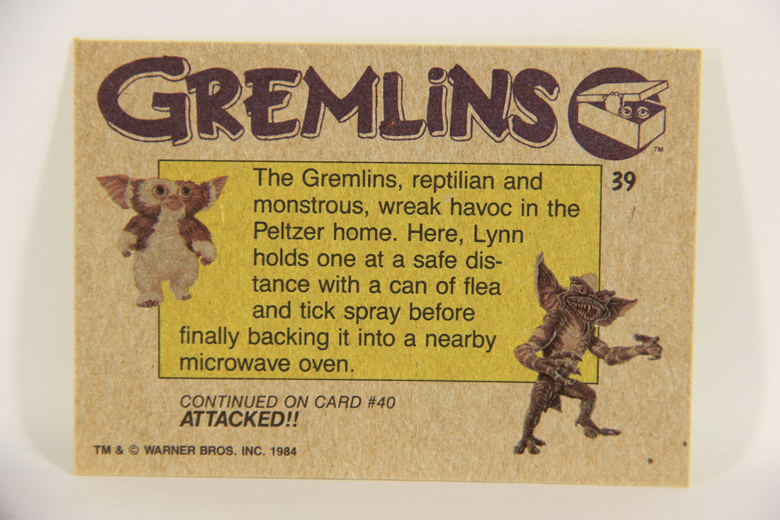 Gremlins 1984 Trading Card #39 Stay Away Or I'll Spray ENG Topps L021154