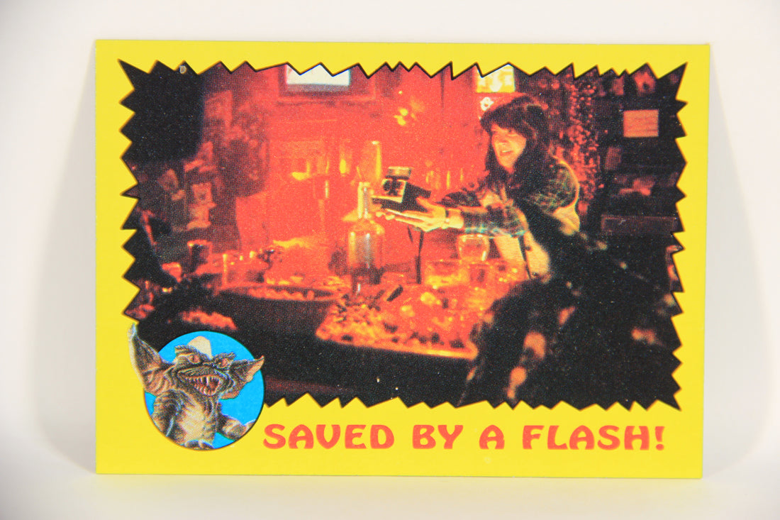 Gremlins 1984 Trading Card #55 Saved By A Flash ENG Topps L021170