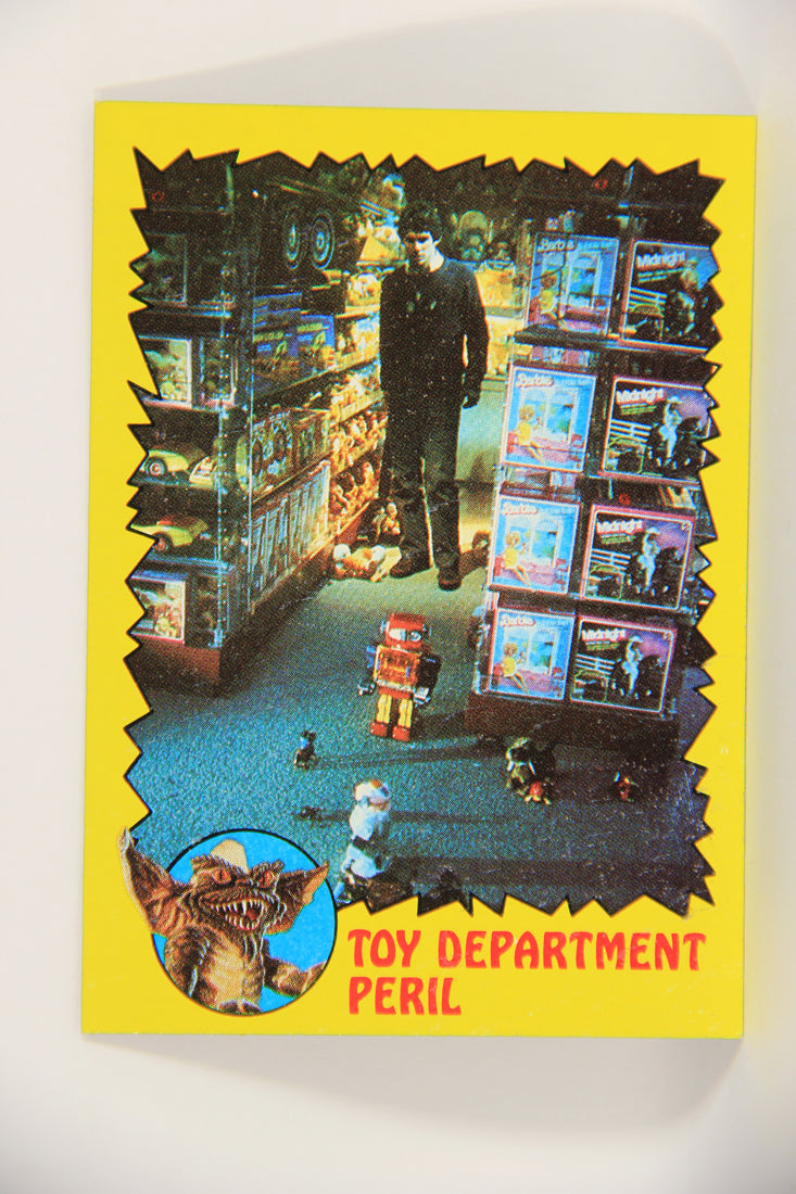 Gremlins 1984 Trading Card #64 Toy Department Peril ENG Topps L021179