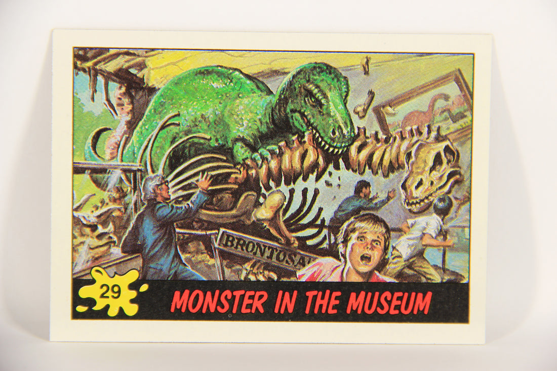Dinosaurs Attack 1988 Vintage Trading Card #29 Monster In The Museum ENG L021220