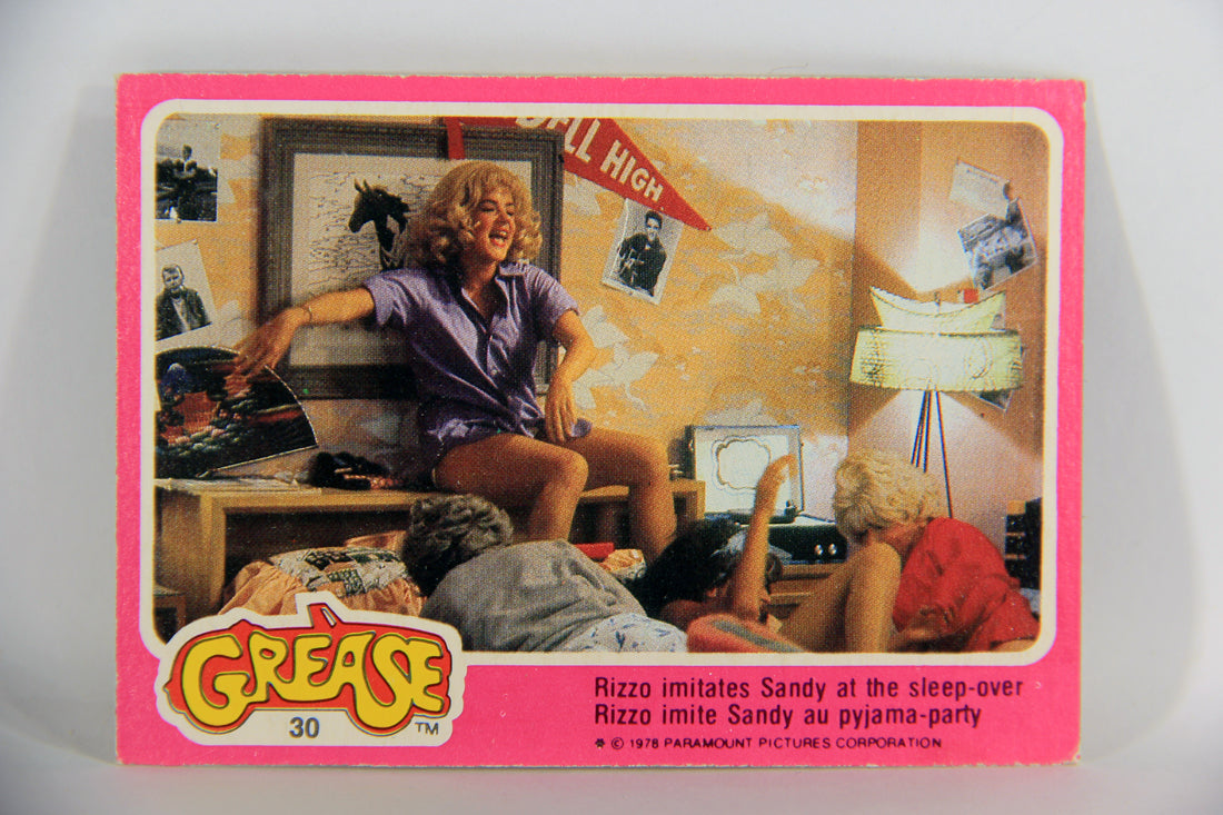 Grease 1978 Trading Card #30 Rizzo Imitates Sandy At The Sleep-Over FR-ENG OPC L021323