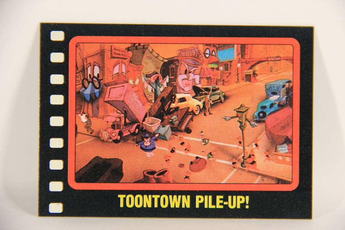 Who Framed Roger Rabbit 1988 Trading Card #86 Toontown Pile-Up ENG Topps L021443