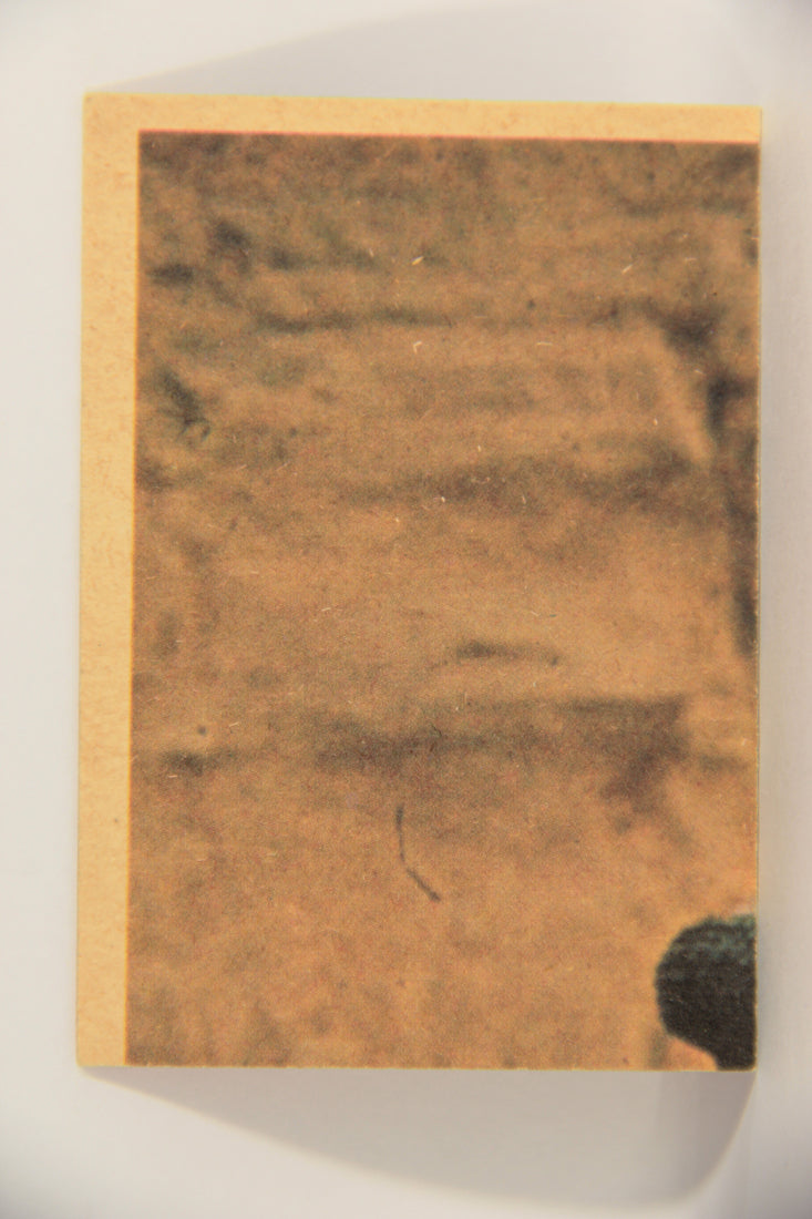 Star Wars 1977 Trading Card #123 Solo Blasts A Stormtrooper FR-ENG OPC L021520