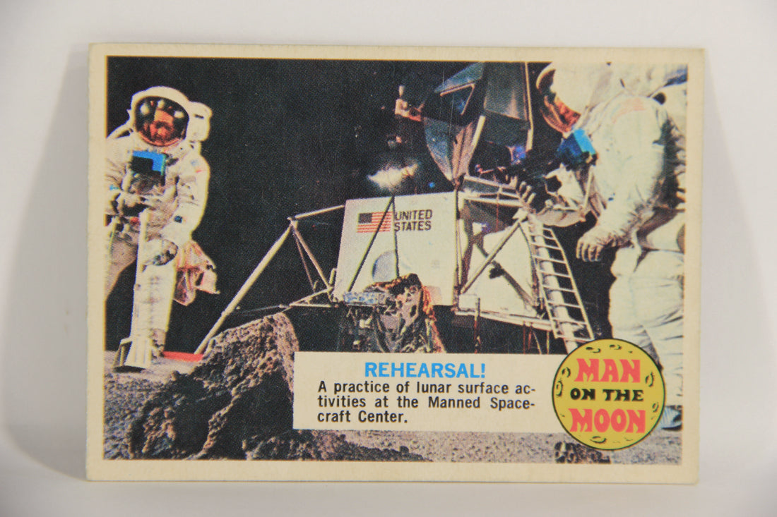 Man On The Moon 1969 Trading Card #27A Rehearsal ENG O-Pee-Chee L021587