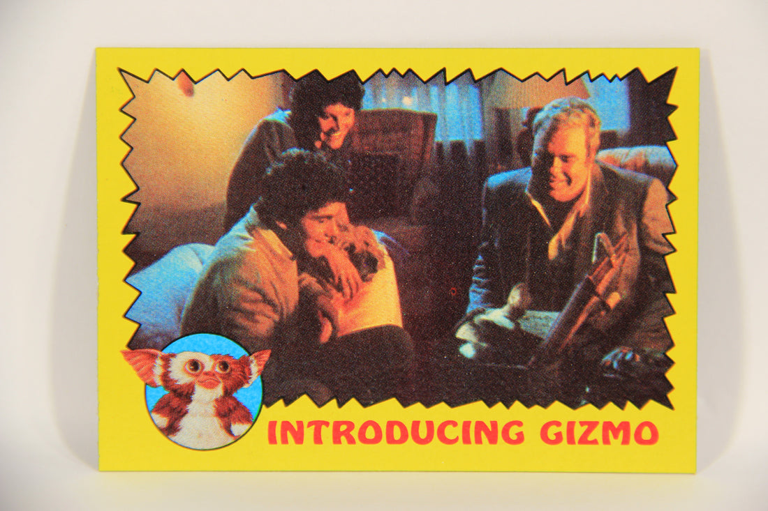 Gremlins 1984 Trading Card #12 Introducing Gizmo ENG Topps L021977