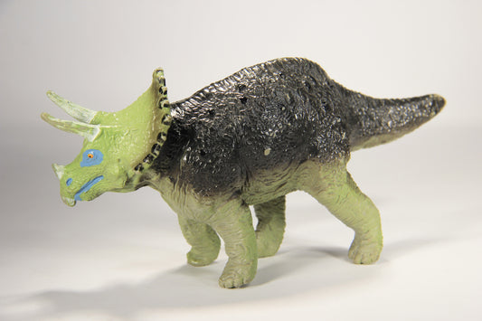 Dinosaur Triceratops 1988 Safari 3.25 Inch Tall - The Carnegie Collection L022017