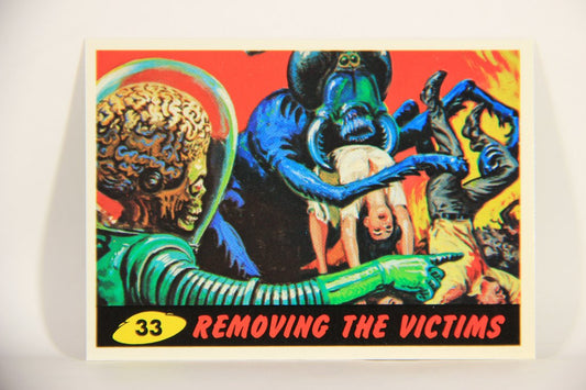 Mars Attacks 1994 Topps Trading Card #33 Removing The Victims ENG Artwork L007296