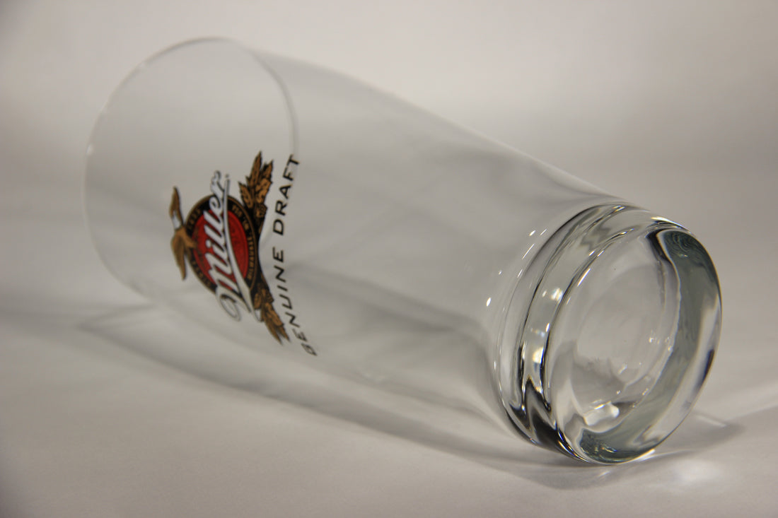Miller Genuine Draft Beer Willi Becher Glass Canadian FR-ENG Box L009583