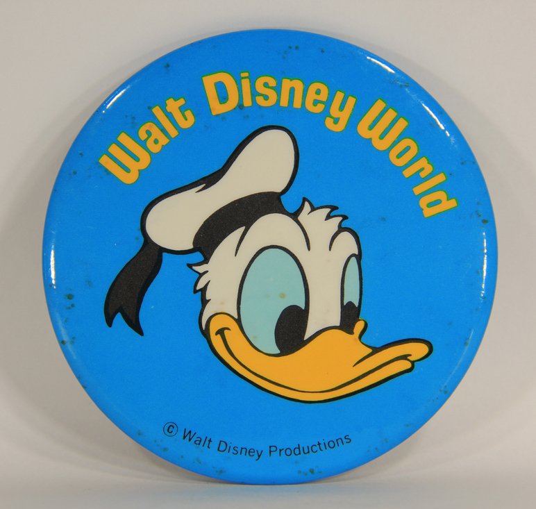 Donald Duck Walt Disney World Vintage Pinback Button L012568