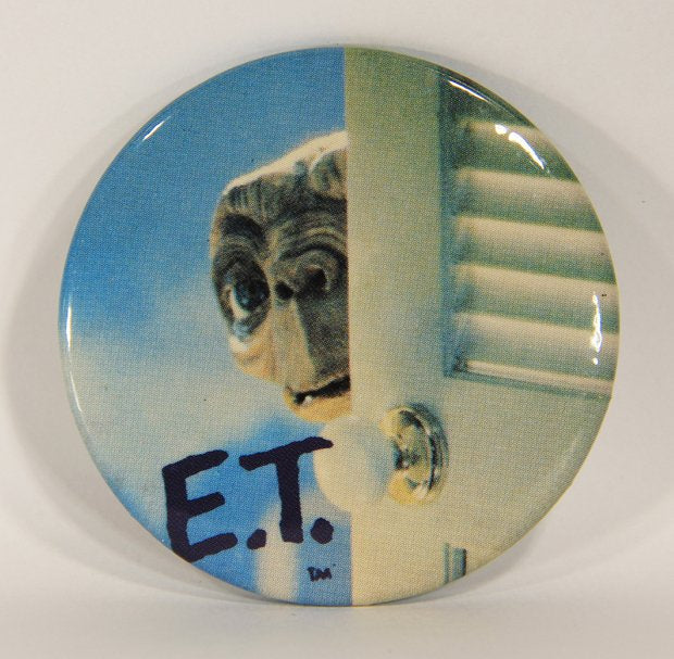 E.T. The Extra-Terrestrial 1982 Movie Vintage Pinback Button Canada L012577