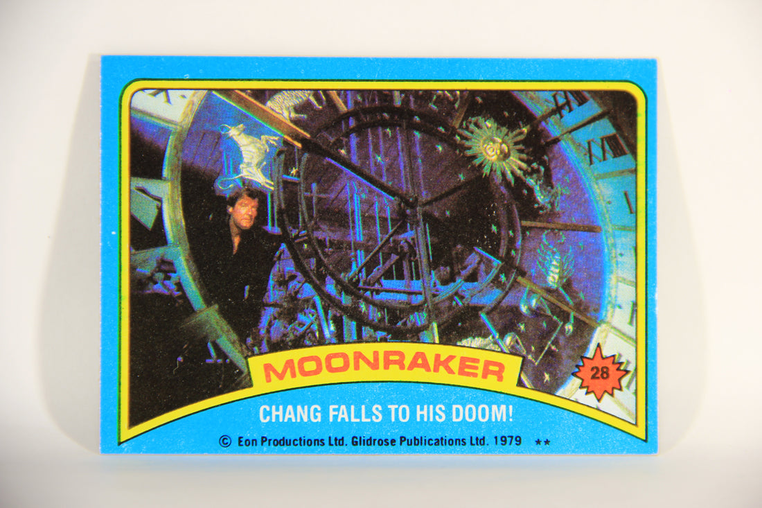 Moonraker James Bond 1979 Trading Card #28 Chang Falls To His Doom L013094