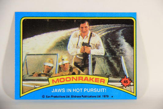 Moonraker James Bond 1979 Trading Card #45 Jaws In Hot Pursuit L013111